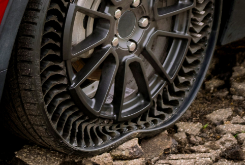 La llanta sin aire estará disponible comercialmente en 2024. Michelin y General Motors 